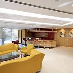 Lake View Studio Near Marina With Pool, Sauna And Gym