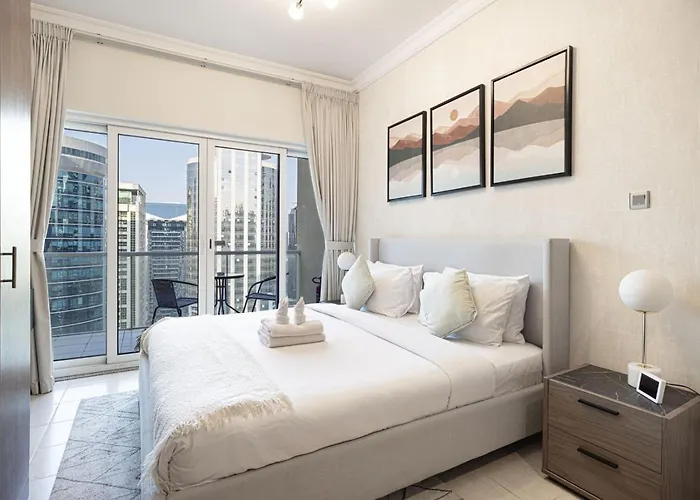Lake View Studio Near Marina With Pool, Sauna And Gym