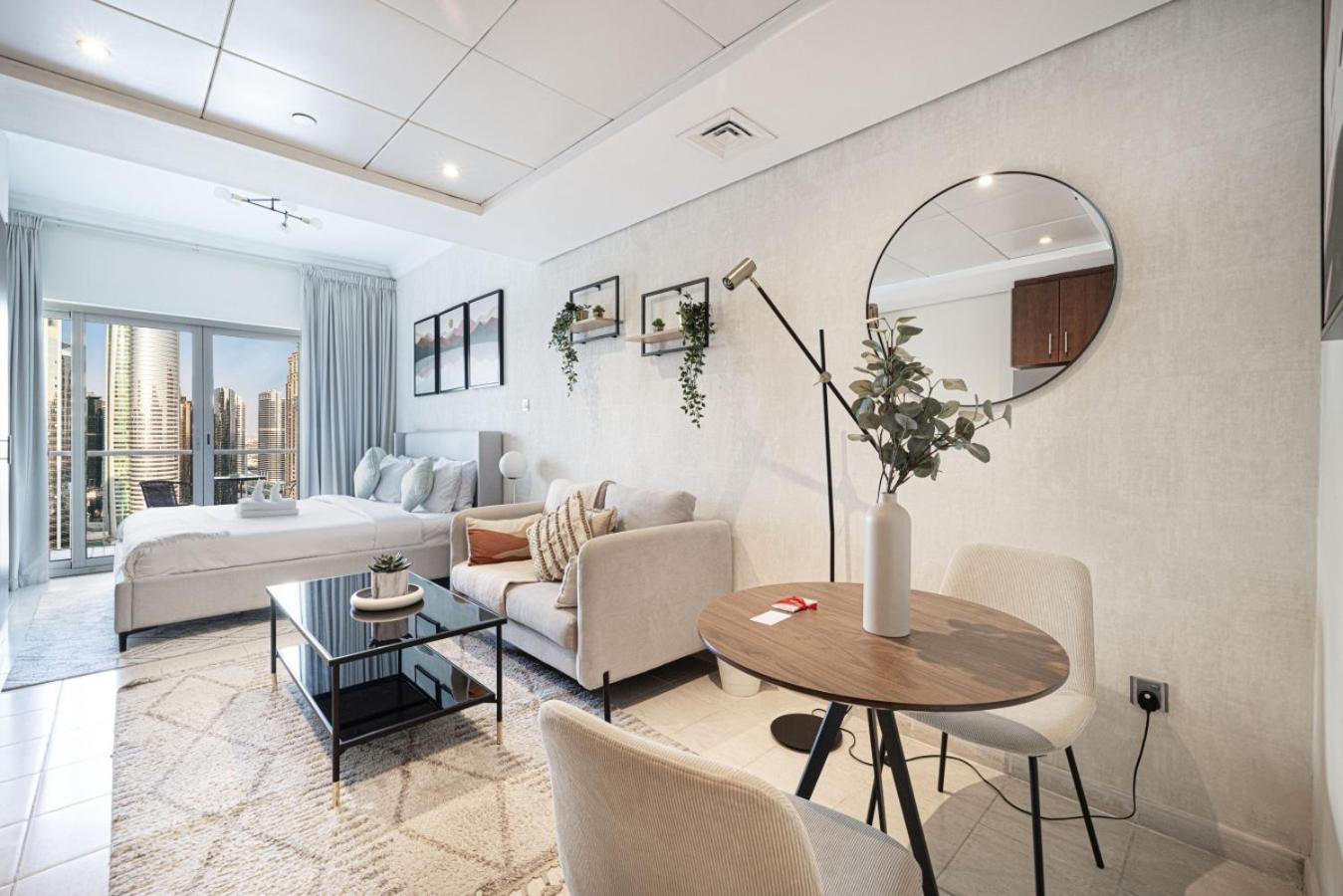 View Near Marina With Pool, Sauna And Gym Apartment Dubai